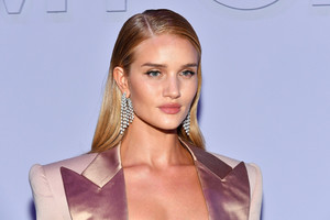 5a7d3c272120a_RosieHuntingtonWhiteleyTomFordWomenArrivalsV5IIO0bWhpFx.thumb.jpg.6f8a59199c31101aae186d27db1493b4.jpg