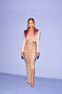 5a7d3c6581f24_RosieHuntingtonWhiteleyTomFordWomenArrivalsP-n5z5KOPSFx.thumb.jpg.6b9ede4be24f703549892b0faedfe96c.jpg