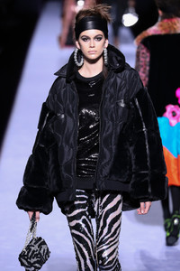 5a7d598179016_KaiaGerberTomFordWomenRunwayFebruaryka249uoowDYx.thumb.jpg.6d96a8e1a99d8b6d5c8b9f908e05d1f6.jpg