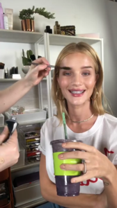 5a7f7c7e0e7d8_rosiehw1518281494179112218680968864.mp40977.thumb.png.40c06a8b4ba5dae134a4f52f37a15296.png