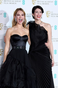 5a8a63265faca_LilyJamesEEBritishAcademyFilmAwardsPbAaxvV2C8qx.thumb.jpg.3e896c5975d2322811b3c60882aaf63f.jpg