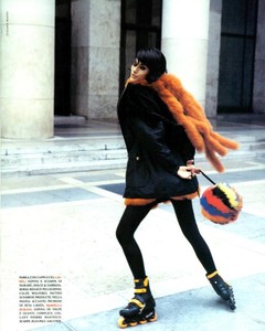 5a8dfd098ec01_VOGUEITALIANOVEMBER1991controventobytizianomagni03.thumb.jpg.e17c60706d9ba663dd5b68670012f610.jpg