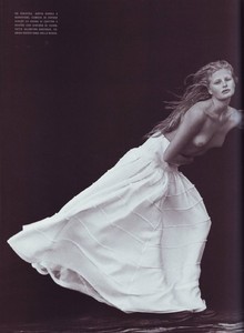 5a8ed12eaf238_16Vogue_Italia_May_1999_A_windy_summer_by_Peter_Li(1).thumb.jpg.1463eb954cd052062e2ce607e72759c6.jpg