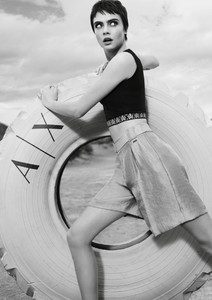 Cara-Delevingne-Armani-Exchange-Spring-2018-Campaign02.thumb.jpg.67e31f0348b8b5359009af9d14b9cff4.jpg