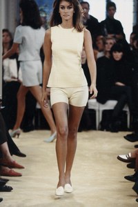 PRADA-SPRING-1992-RTW-19-SHANA-ZADRICK.thumb.jpg.4751cef7369737cae651c8c12d17de31.jpg