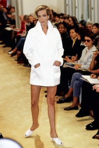 PRADA-SPRING-1992-RTW-61-TATJANA-PATITZ-CN10033895.thumb.jpg.fc0a9f8dacd6e0cb711675005c8098b8.jpg