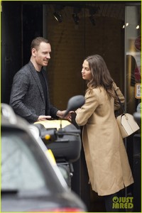 alicia-vikander-michael-fassbender-madrid-02.thumb.jpg.8cf979cce85a58196b8f9f27c36bfe47.jpg