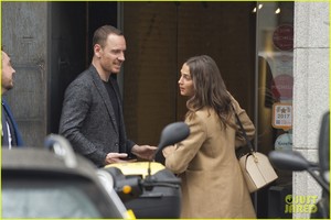 alicia-vikander-michael-fassbender-madrid-08.thumb.jpg.ad0dcfe7652eee632eb6589ded7f3569.jpg