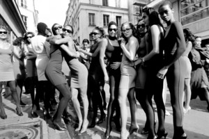 arthur-elgort-models-after-the-azzedine-alaia-fashion-show-paris-1986-courtesy-of-arthur-elgort-and-staley-wise-gallery.thumb.jpg.a773a102d431b02b560c9cb0fb28f794.jpg