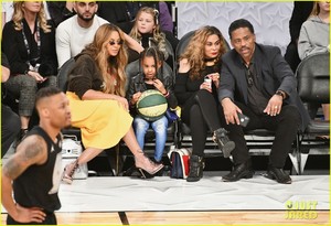 beyonce-blue-ivy-all-star-game-03.jpg