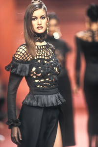 christian-lacroix-fw-1992-12.thumb.jpg.d52c904ddcfb1b68d127c3e48e585aab.jpg