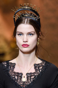 dolce-e-gabbana-clp-rf18-4296.thumb.jpg.6b04871be9a4e89b280a518a0db5a8f4.jpg