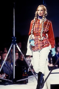 jean-paul-gaultier-fw-1992-5.thumb.jpg.1960ebd5015850bf6ed12db2a6e7318d.jpg