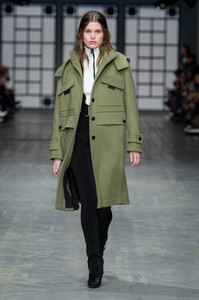 trussardi-rf18-1594.thumb.jpg.e0719081c1f2b16a0b03f7bae7ac25d7.jpg