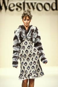 vivienne-westwood-fw-1994-1.thumb.jpg.0f9b7f83551a631eb92a46f39e971ca9.jpg