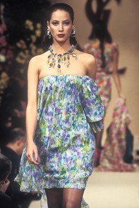 yves-saint-laurent-hc-ss-1993-12.thumb.jpg.ee9513641ff577510ad0bad7f8d9da57.jpg