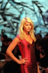 London Fashion Week Autumn Winter 1998 valeria-tile - copia.jpg