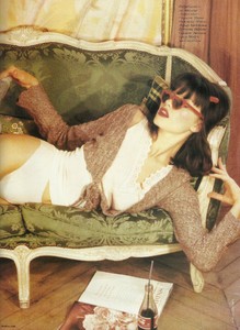 elle russia january 1998 model larissa bondarenko4.jpg