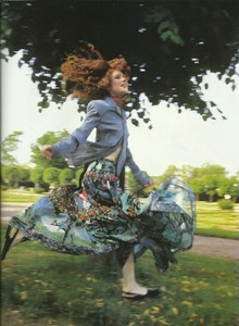 elle russia aug 98 amalia 4.jpg