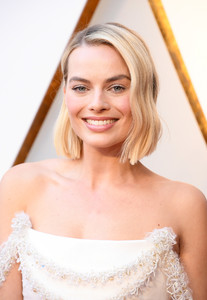 65189123_margot_robbie_01.jpg
