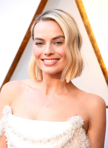 65189598_margot_robbie_06.jpg