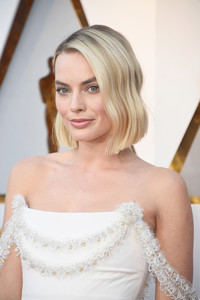 65189616_margot_robbie_12.jpg