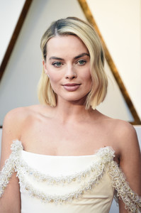 65189621_margot_robbie_14.jpg