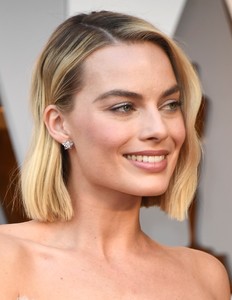 65191230_margot_robbie_15.jpg