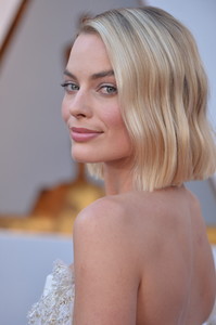 65194476_margot-robbie-5.jpg