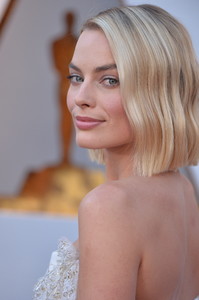 65194514_margot-robbie-6.jpg