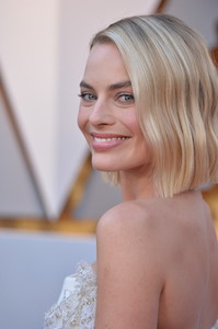 65194552_margot-robbie-7.jpg
