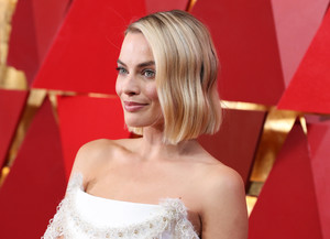 65194554_margot-robbie-9.jpg