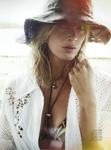 Carolyn_Cameron_Vogue_Australia_January_2013_03.thumb.jpg.91371bf34c9e8e19fff2d0b4dcb7ba47.jpg