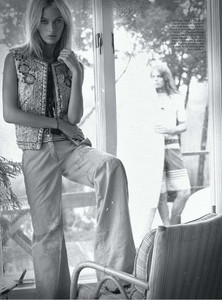 Carolyn_Cameron_Vogue_Australia_January_2013_09.thumb.jpg.1e074b00c25721b0b739522d1c310ec7.jpg