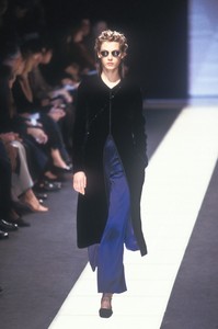 giorgio-armani-fw-1997-5.thumb.jpg.b1d997b92dde1206aeff341e50b108c3.jpg