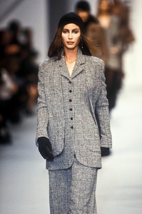karl-lagerfeld-fw-1993-6.thumb.jpg.74b948b426bc3f08fef60e5e4021f3a5.jpg
