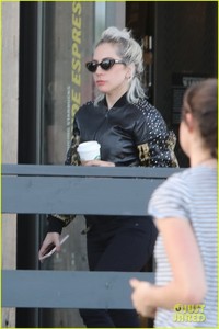 lady-gaga-christian-carino-shopping-malibu-march-2018-02.jpg