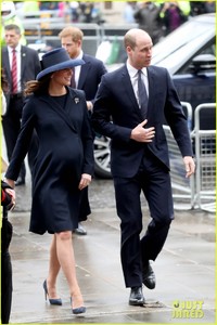 meghan-markle-steps-out-with-prince-harry-for-first-official-event-with-queen-elizabeth-ii-20.jpg