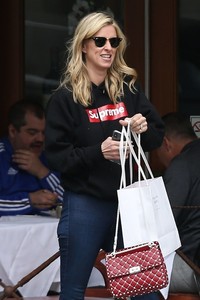 nicky-hilton-shopping-in-beverly-hills-03-20-2018-0.thumb.jpg.77e87c8f66761f7471e7a97cc47e3703.jpg