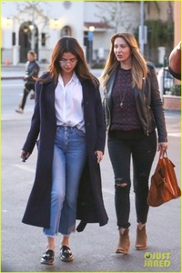 selena-gomez-steps-out-for-dinner-in-studio-city-07.jpg
