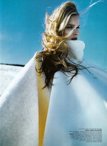 vogue_paris_november_1999_hors_piste_02_istyleamy.thumb.jpg.730f9421c3636ab3c784ab8f8e37dcf5.jpg