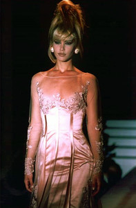 valeria mazza mas grande mas recortada.jpg