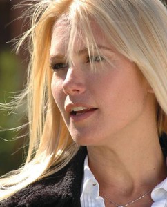 Familias De Hoy Nº1 Mayo 2010 Valeria Mazza c.jpg