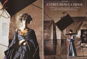 5ac9101ba49f2_vogueparismarch1992hautecouturespecial_11.thumb.jpg.ceaee7ed87529f733cd2192f0ba7bbdf.jpg