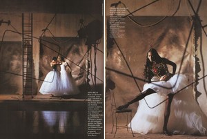 5ac91020cc2bd_vogueparismarch1992hautecouturespecial_14.thumb.jpg.57c81e0f8e0ff12c9487c4a493ec9940.jpg