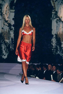 Victoria's Secret Fashion Show Plaza Hotel  NYC Feb 3 de 1998.jpg