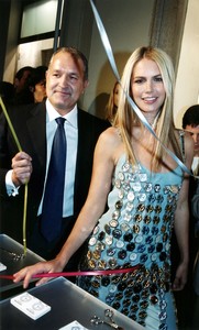 29 octubre 2002 inauguracion boutique swatch en milan c.jpg