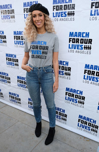 5acafb4f863eb_LeonaLewisMarchLivesLosAngeles64fbxxAGANcx.thumb.jpg.1ac032ba61f4670780b8329d312e15aa.jpg