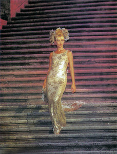 valentino couture fall 1995 donna sotto.jpg