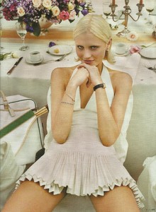 elle april russia 2003 02.jpg